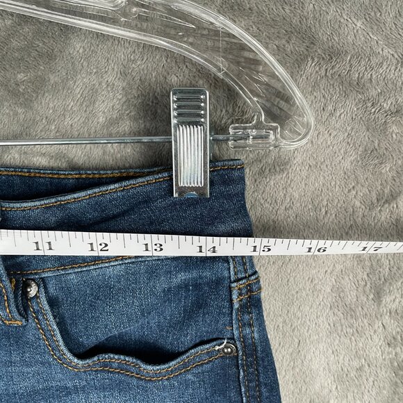 Style & Co Bermuda Jean Shorts Womens Size 2 Blue Stretch Denim Curvy Fit Frayed - Picture 3 of 8